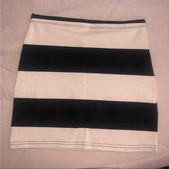 NEW 2 Bundle Pencil Skirts - Size XS/2 - Picture 4 of 5